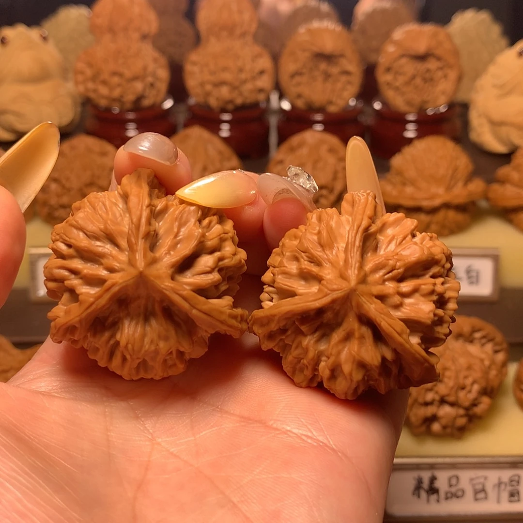 c***l文玩核桃吊坠正奔三棱秦闷秦陵