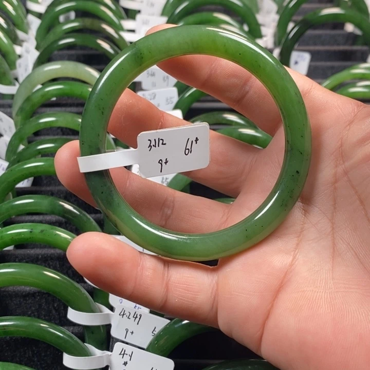 和田玉（碧玉）手镯未镶嵌61+