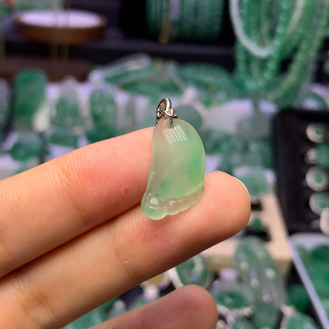 石英质玉（非洲翠）未镶嵌颈饰