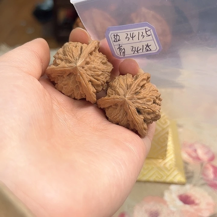 文玩核桃把件盘山三棱