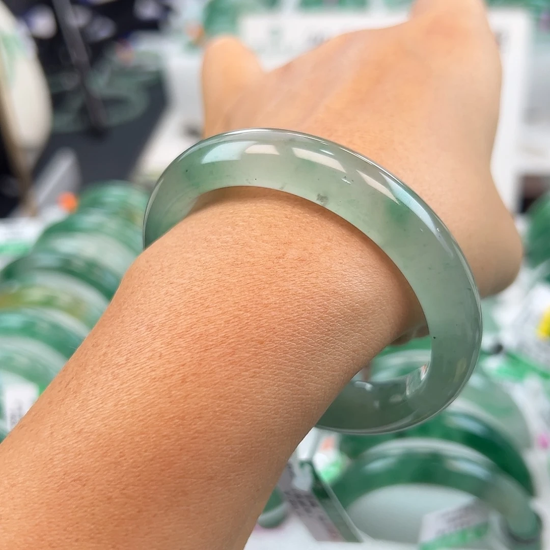 未镶嵌手镯石英质玉