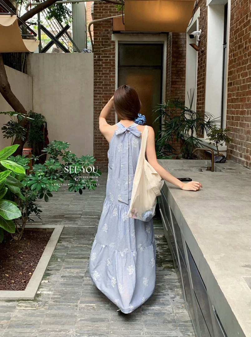 法式连衣裙A字裙吊带裙仙女风裙子宽松夏季挂脖刺绣甜美