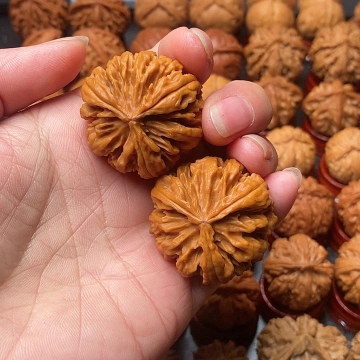 归***风文玩核桃吊坠三棱