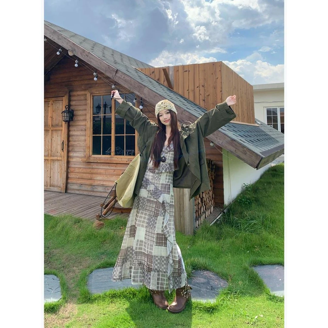 法式格子吊带连衣裙2025秋季新款时尚度假风设计感小众中长裙女潮