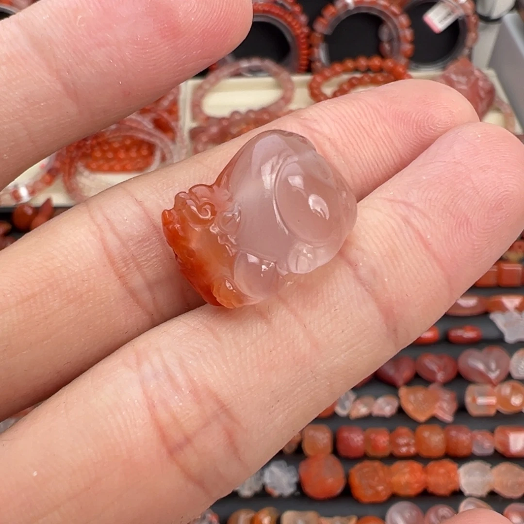 南红玛瑙未镶嵌颈饰貔貅