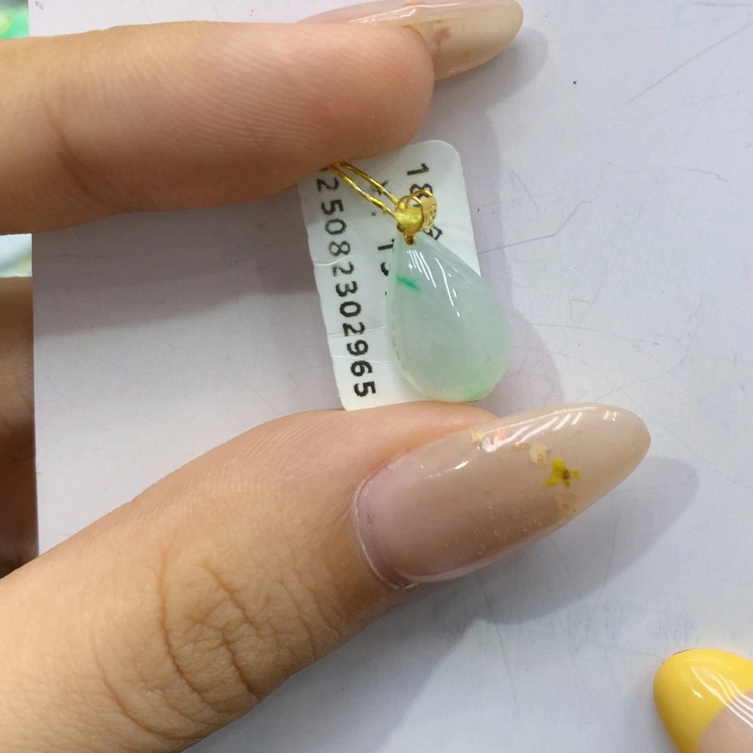 颈饰18K金镶嵌翡翠