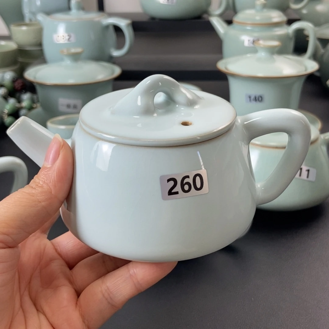 财***到壶二级品月白釉石瓢壶