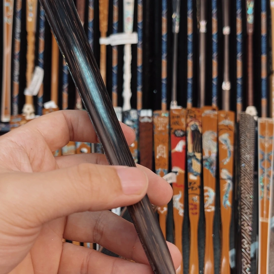 A***哥扇子纯手工制作工艺精湛