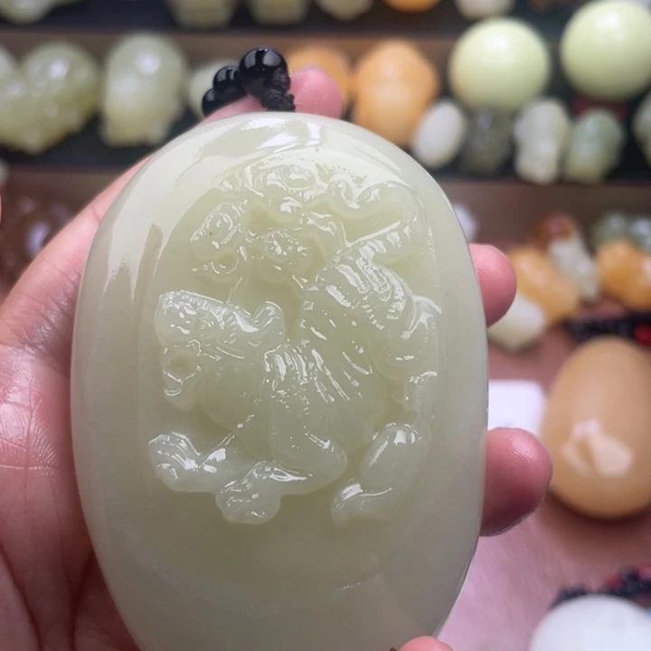 一***走石材天然古青石手把件
