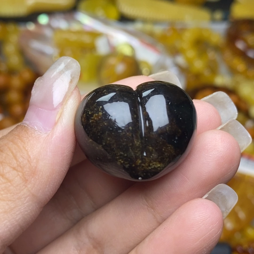 未镶嵌琥珀珠宝奇石