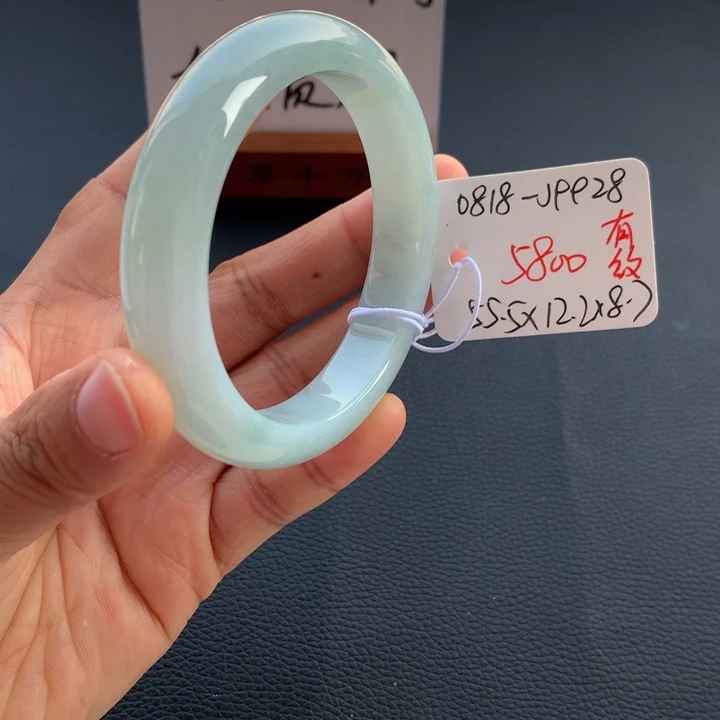 翡翠手镯未镶嵌翡翠手镯