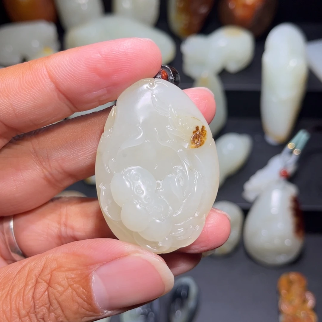 和田玉颈饰未镶嵌鉴****）