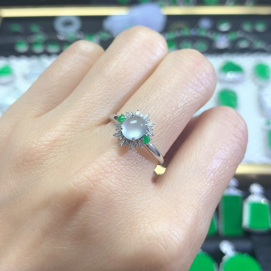 18K金镶嵌戒指翡翠戒指