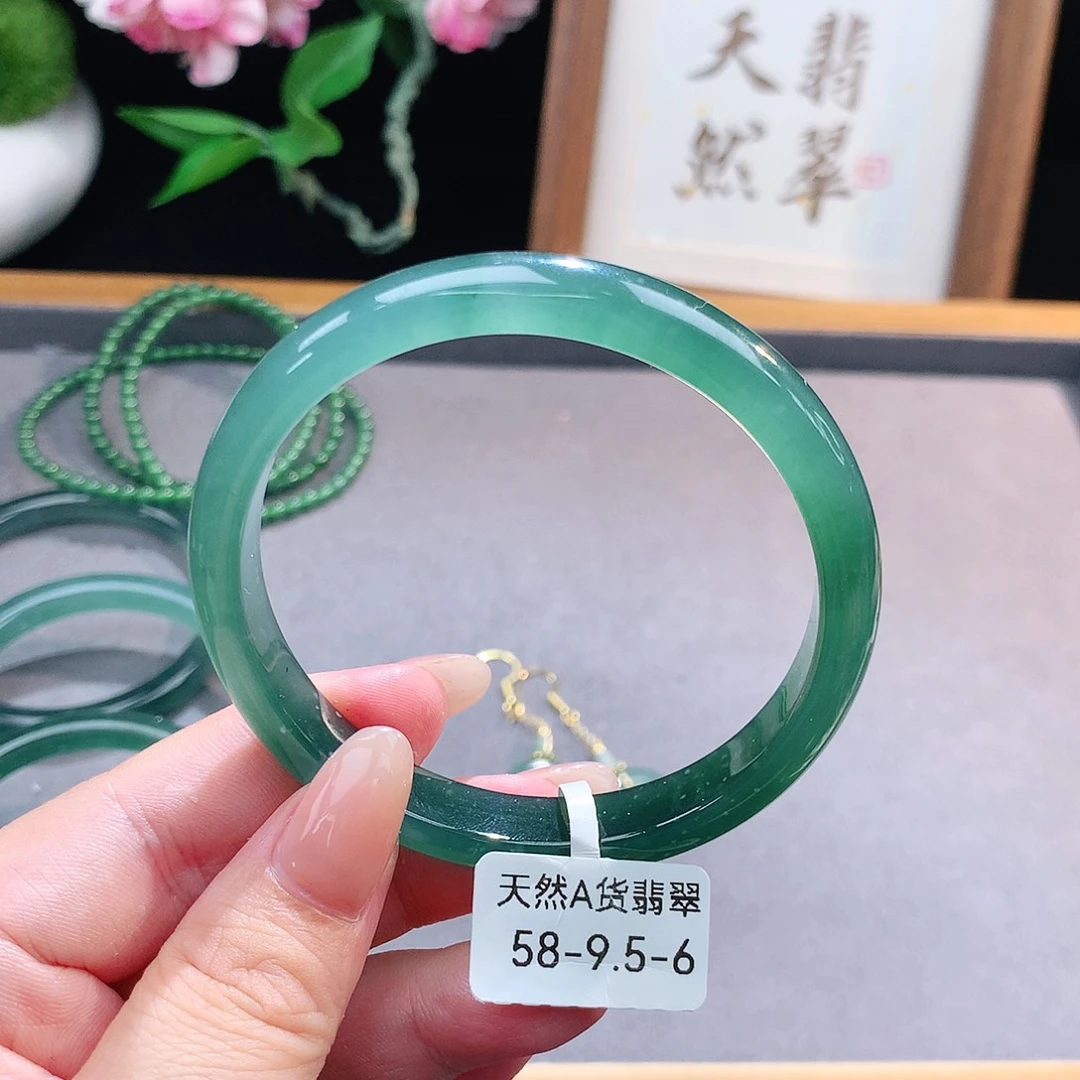 未镶嵌手镯（圆镯）翡翠