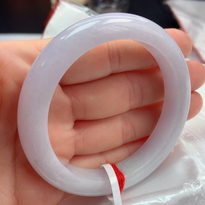 翡翠手镯未镶嵌55圈