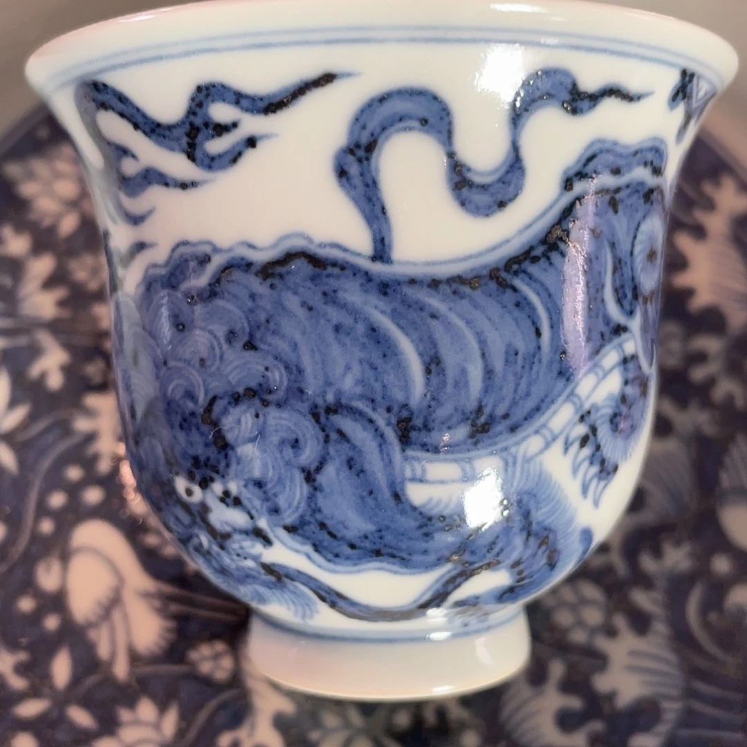 瓷片搏泥狮子铃铛杯