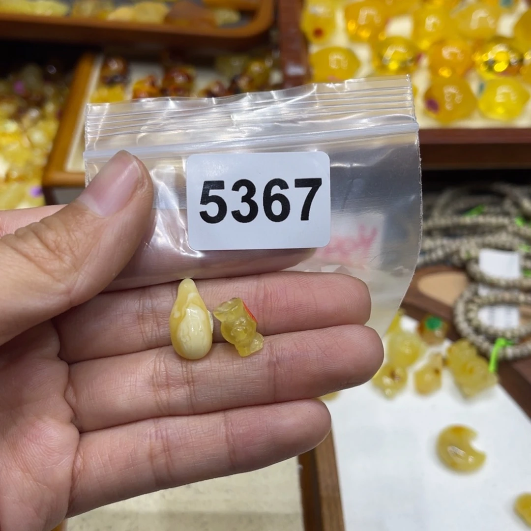 琥珀珠宝奇石未镶嵌