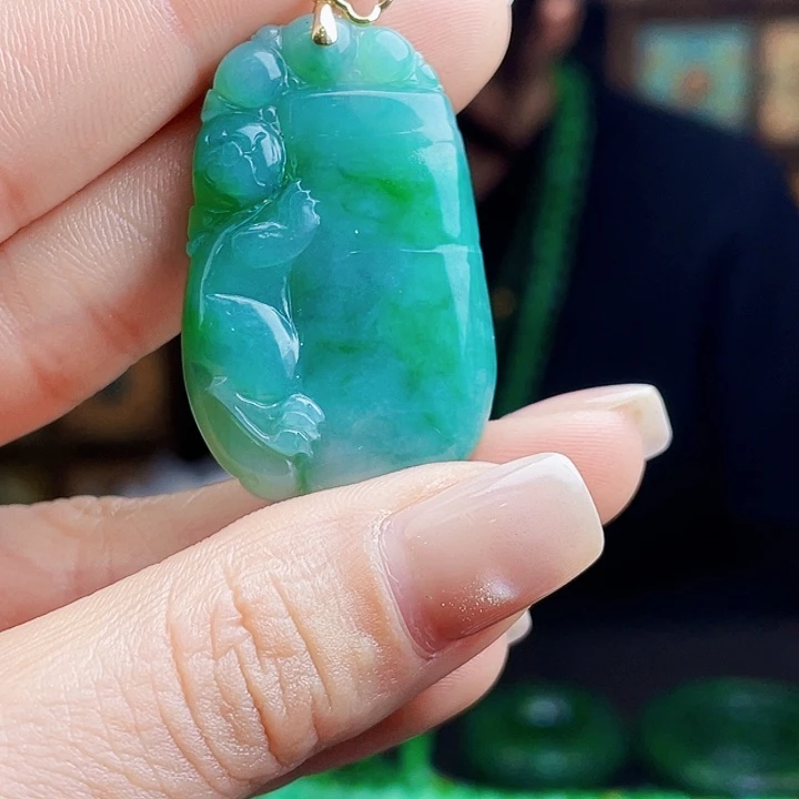 翡翠18K金镶嵌颈饰多样性