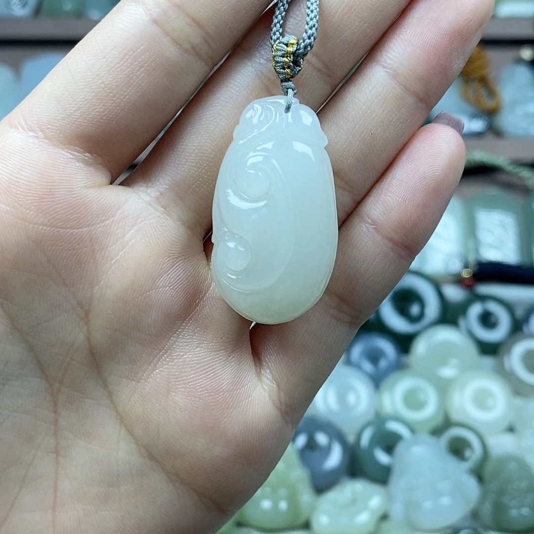 和田玉未镶嵌颈饰祥云牌