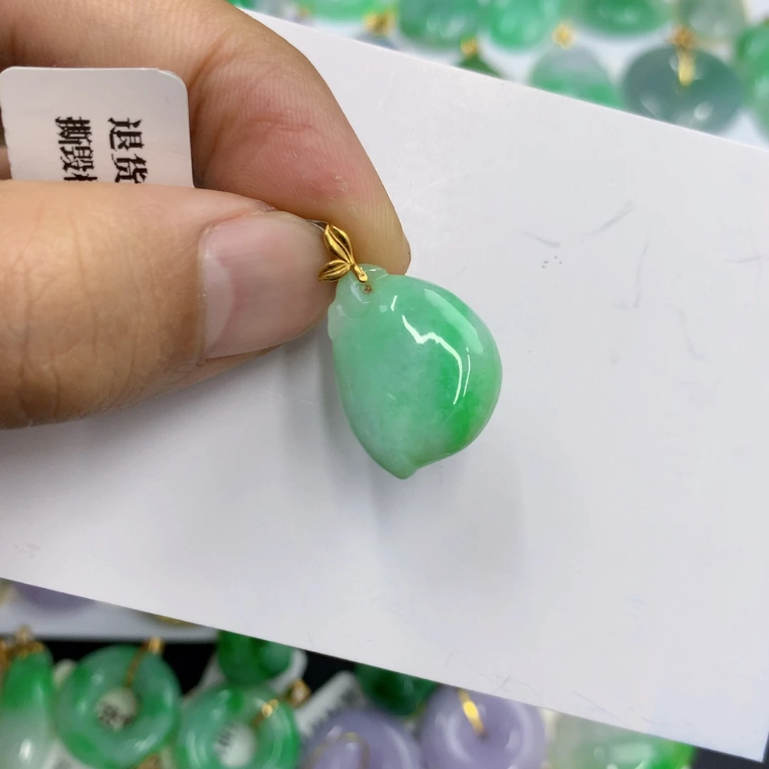 颈饰18K金镶嵌翡翠翡翠