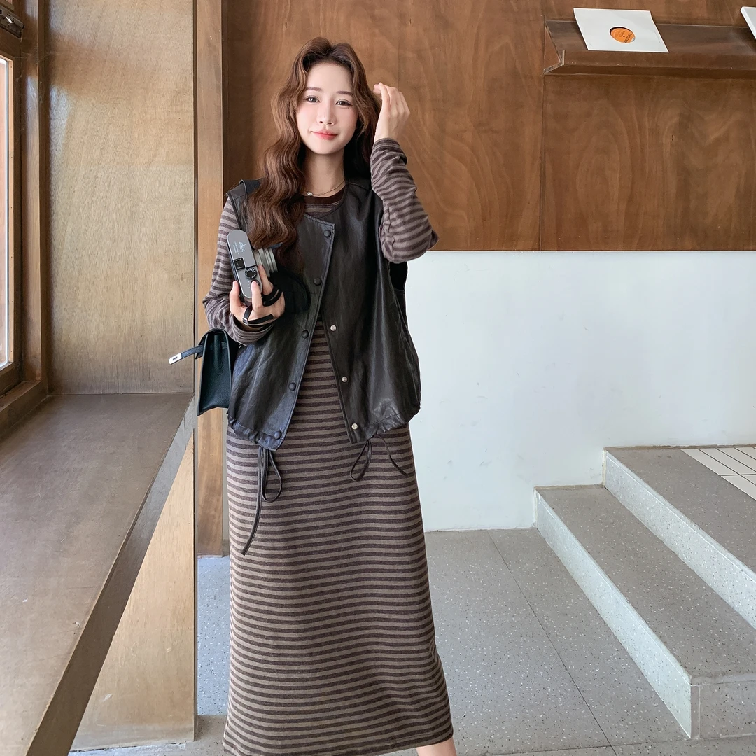 皮衣马甲条纹连衣裙套装女秋季2025新款感盐系减龄时髦两件套