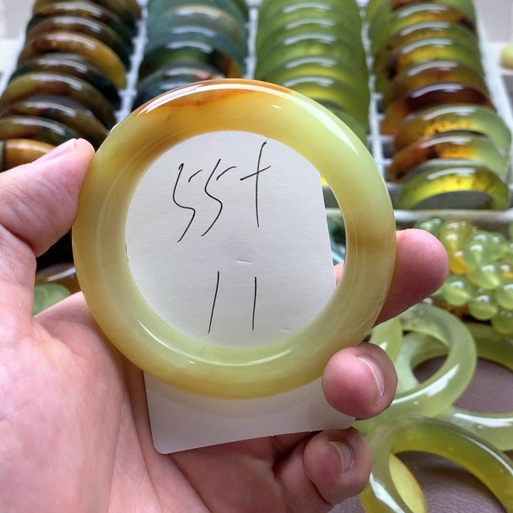 蛇纹石玉未镶嵌手镯梅***亭