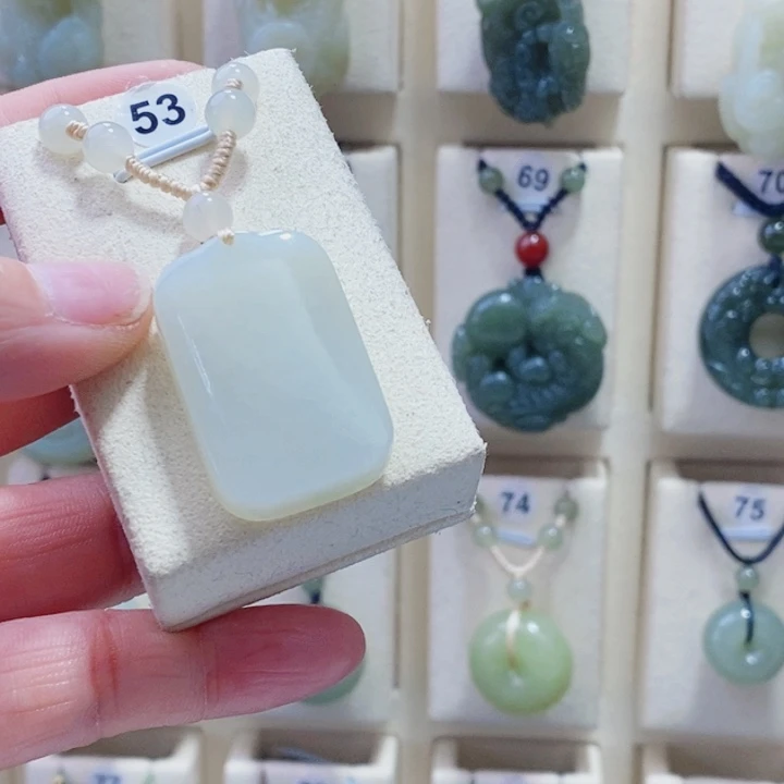 和田玉未镶嵌颈饰