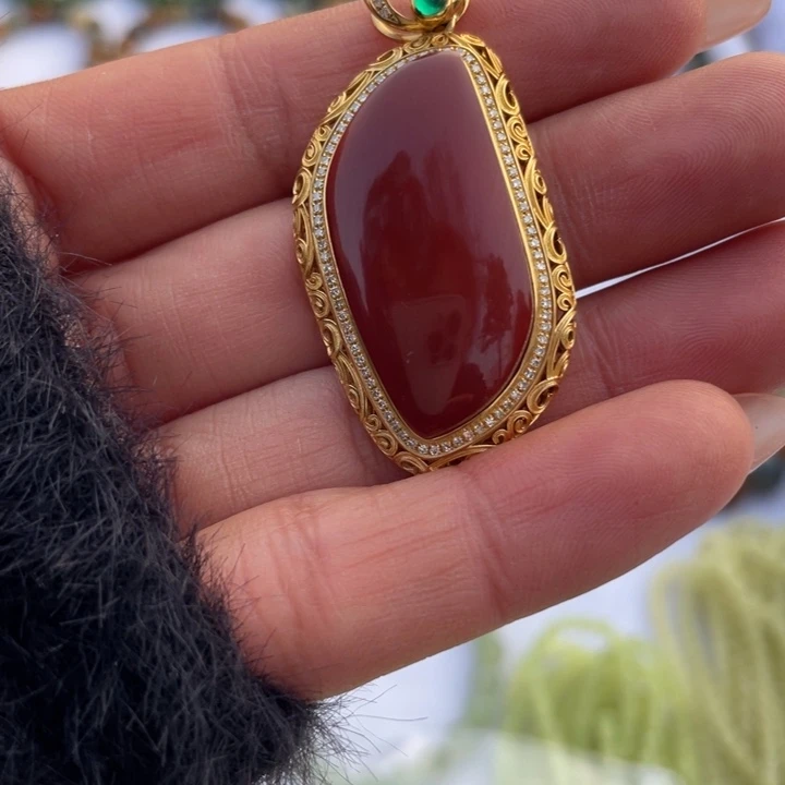 生***过和田玉未镶嵌颈饰