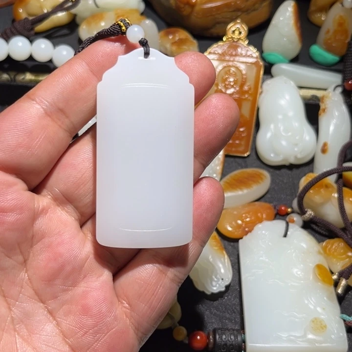 和田玉未镶嵌车挂小*