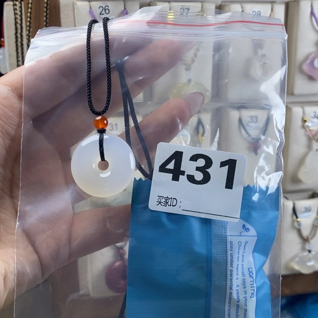 石英质玉合金颈饰