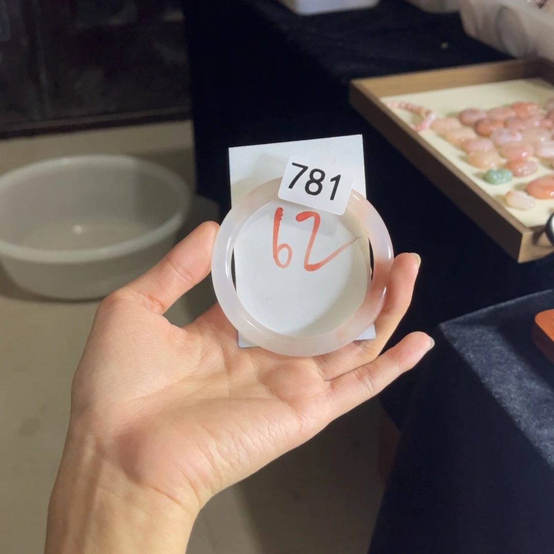 石英质玉手镯未镶嵌?**?