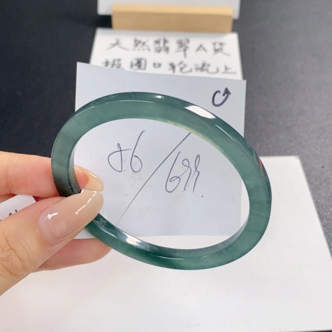 翡翠手镯未镶嵌天然翡翠