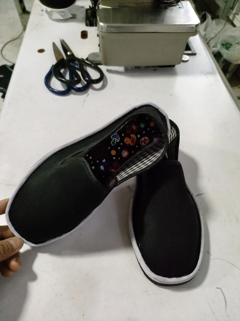 黑色纯手工家做鞋，男人穿拍大2码松紧口，黑色。