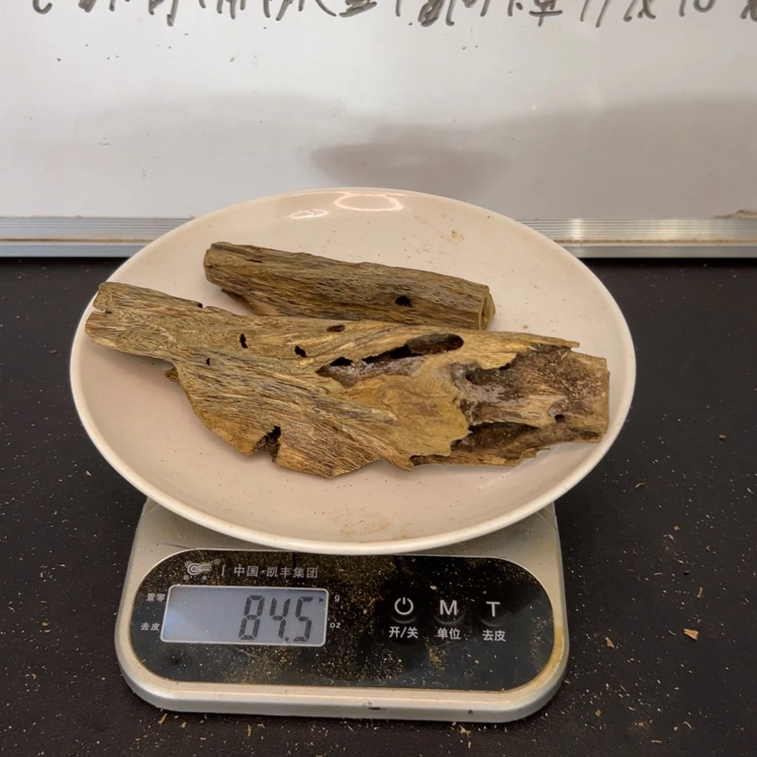 沉香沉香碎屑驼背黑奇虫眼