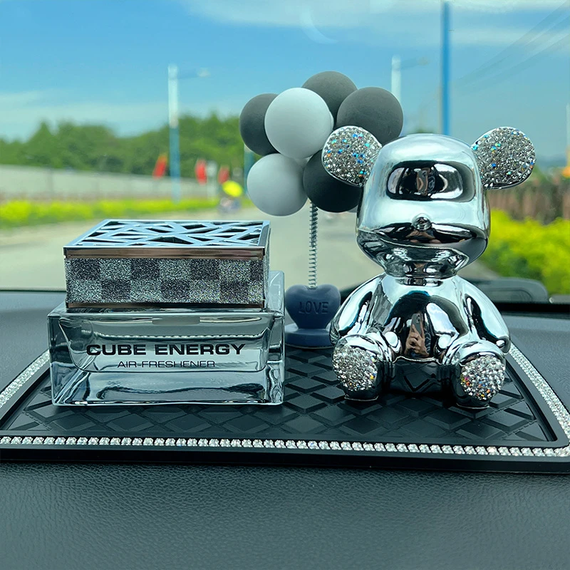 提神车载香薰中控台摆件男士车内香氛创意网红高档汽车香水女生装