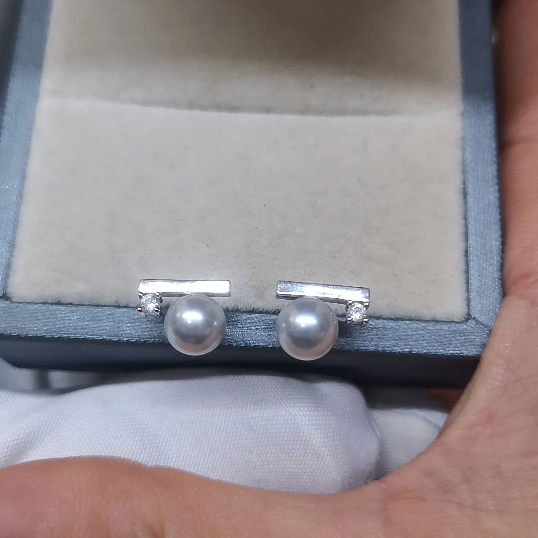 张***子银S925镶嵌淡水珍珠耳饰