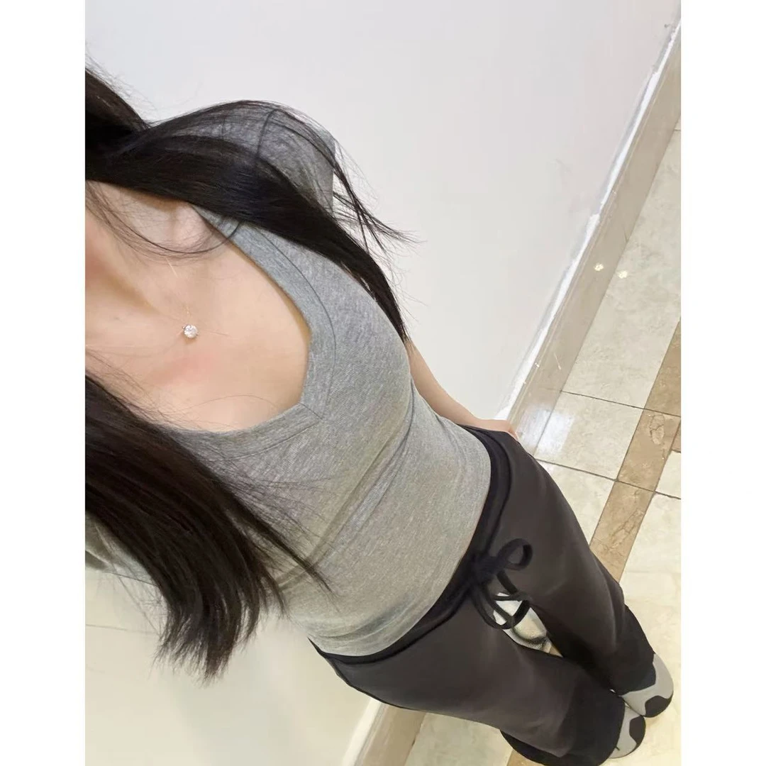 【气质优等生】辣妹修身百搭V领纯色上衣