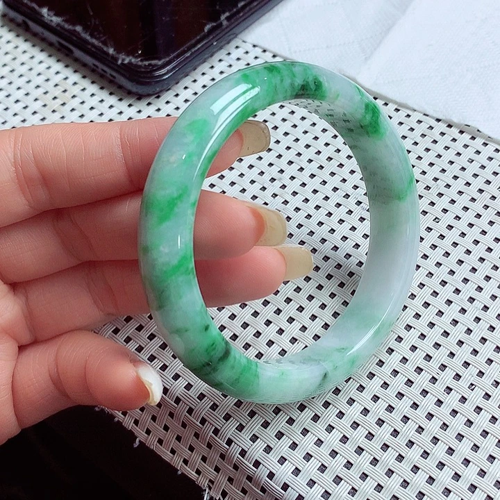 翡翠未镶嵌手镯翡翠