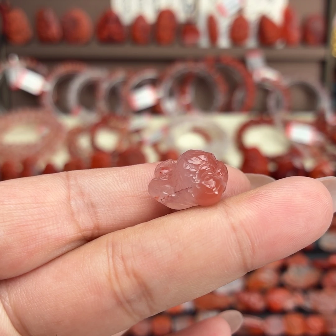 南红玛瑙未镶嵌颈饰飞天貔貅