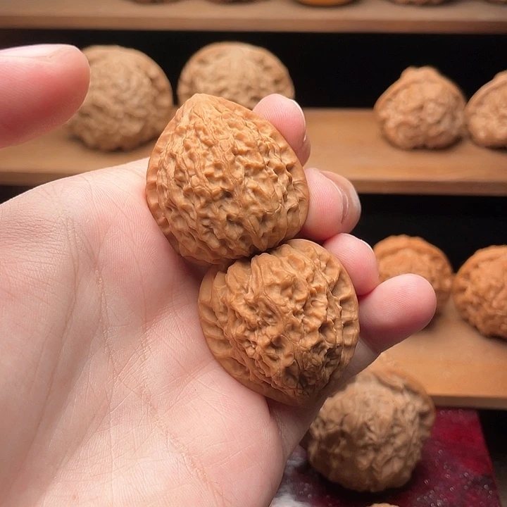 文玩核桃把件35原装蜡皮金牛