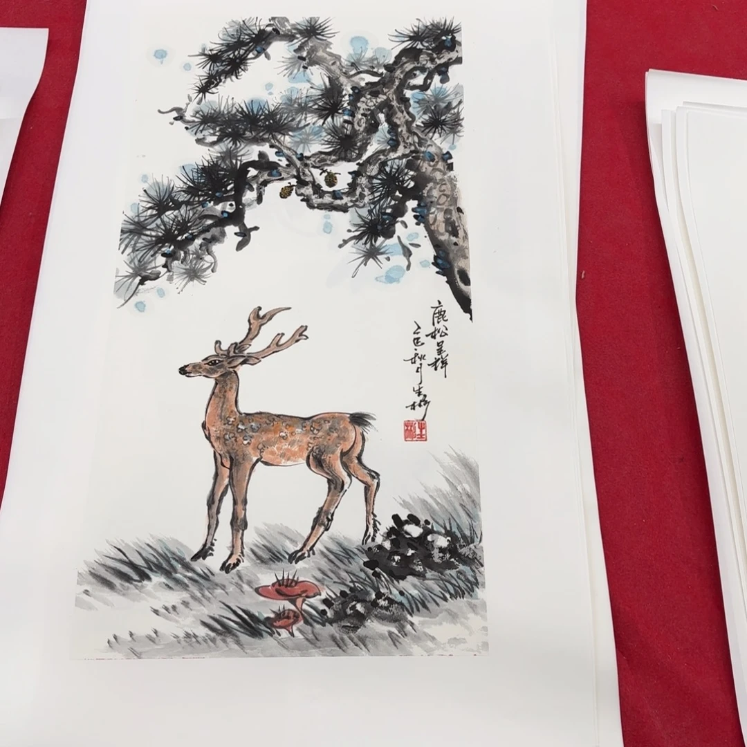 国画花鸟等图案为一体而成