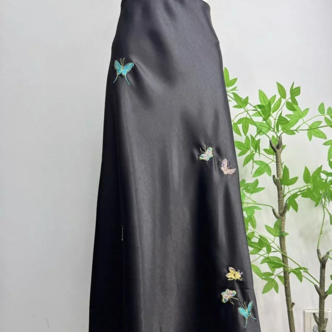 新中式高级感绣花缎面鱼尾裙中腰A字夏季女士半身长裙