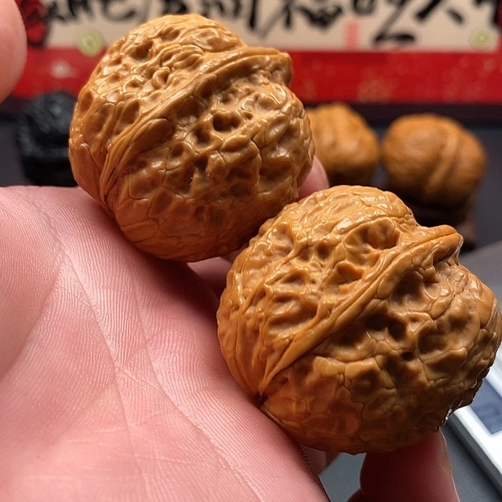 文玩核桃把件铁皮罗汉