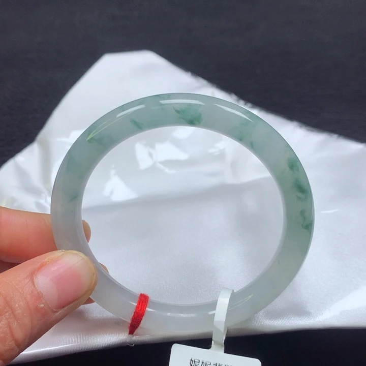 翡翠手镯（圆镯）未镶嵌53圈