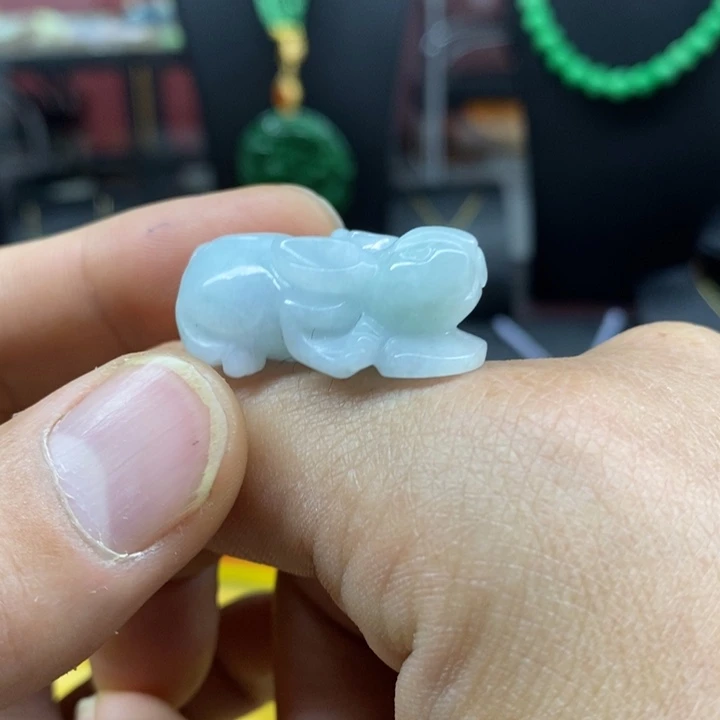 翡翠颈饰未镶嵌吊坠