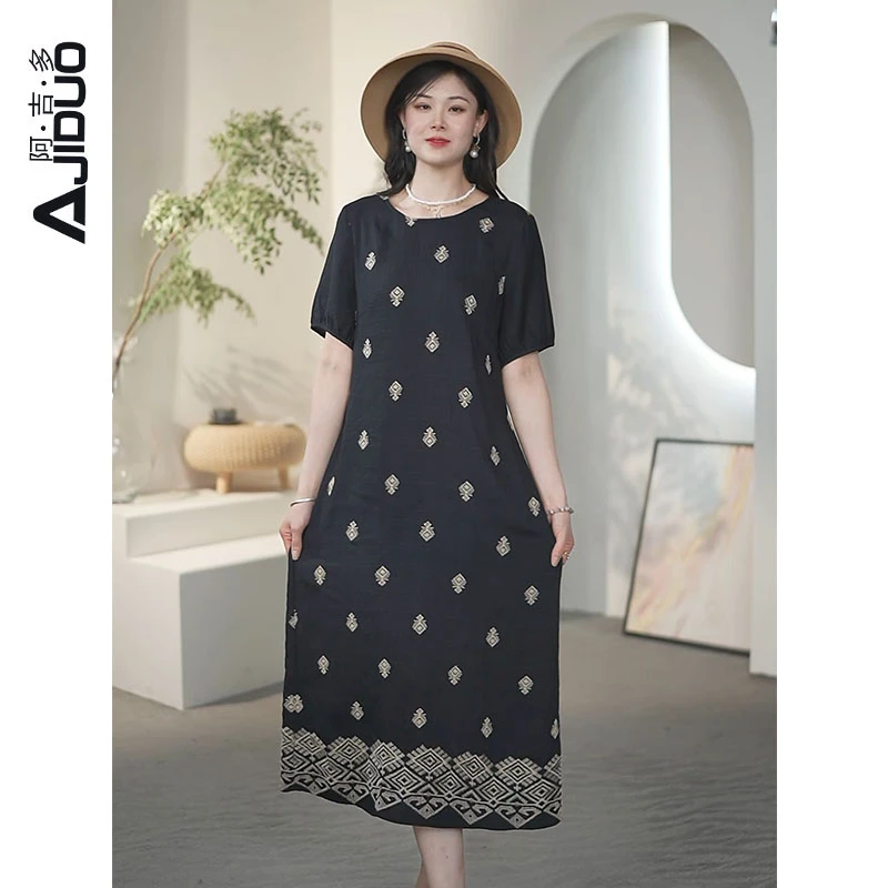 大码优雅气质定位花连衣裙女夏2025新款宽松显瘦重工刺绣中长裙