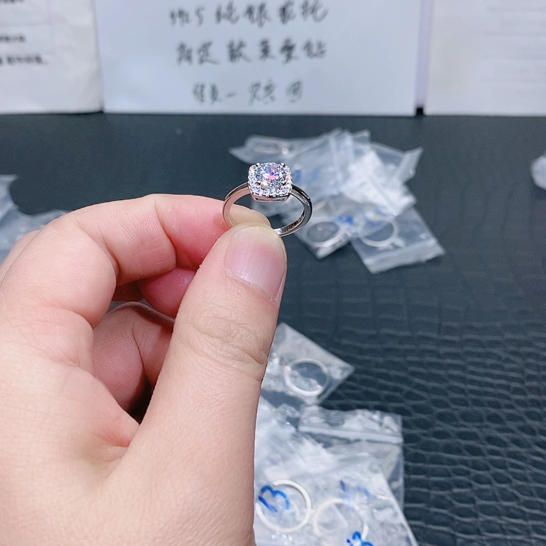 合成碳硅石925银光臂方包1克拉13码