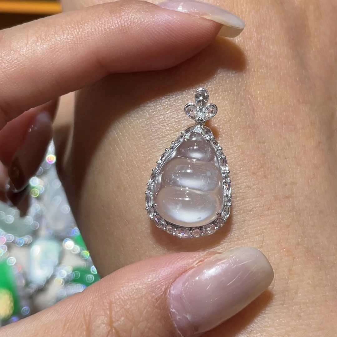 颈饰18K金镶嵌翡翠李*笙吊坠