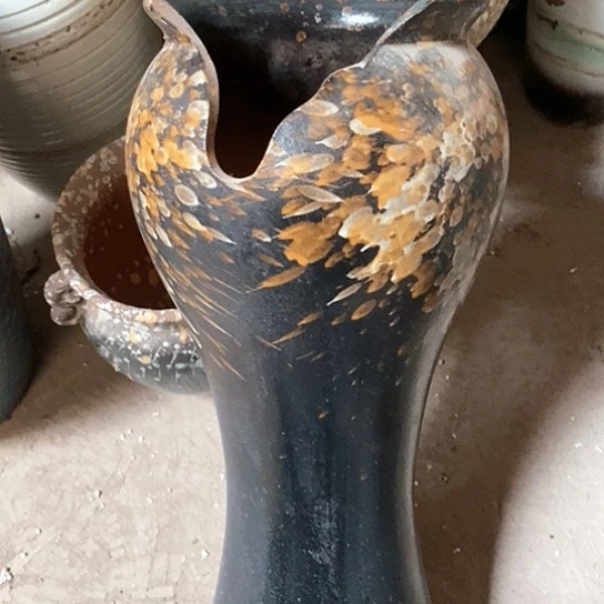 紫砂花盆口16高度41缺口黑瑕疵