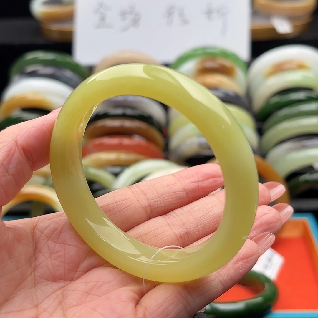 和田玉未镶嵌手镯若羌鸡油黄 性价比强推54.7